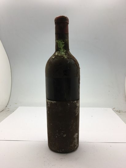  1 bouteillle de Château AUSONE Saint-Emilion 1945, mi-épaule, étiquette très sale...