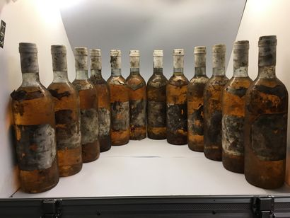 null 12 bottles of Château GRILLON Crème de Tête Barsac 1970, 3 base neck, 3 very...