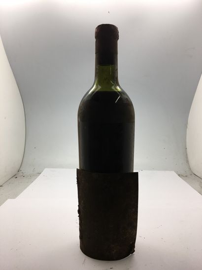 null 1 bottle of Château AUSONE Saint-Emilion 1948, half-shoulder, very dirty and...