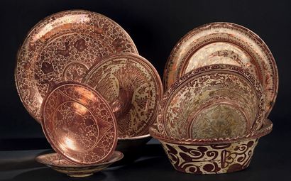 MANISES Two earthenware basins with lustrous ochre decoration on a chamois background...
