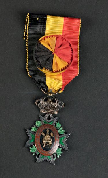 null Croix de Commandeur de l'ordre du Mérite
Agricole en bronze émaillé avec sa...