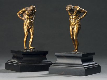 null Deux figures d'Atlas en bronze doré; sur des socles en ébène.
XVIIe siècle
H....