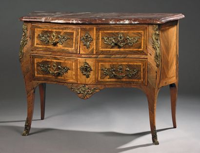 Pierre MACRET (1727-1796) 
Veneer chest of drawers inlaid with inlaid frames, with...
