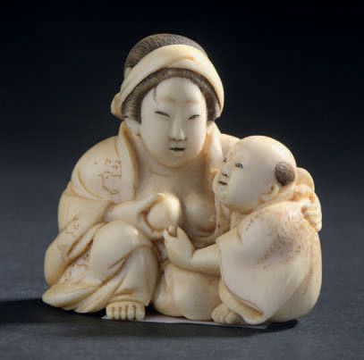 JAPON - Epoque MEIJI (1868-1912) 
Quatre okimono dans le style de netsuke en ivoire,...