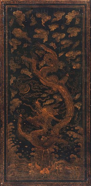 CHINE - XIXe siècle 
Rectangular shaped panel in black lacquer and gold decorated...