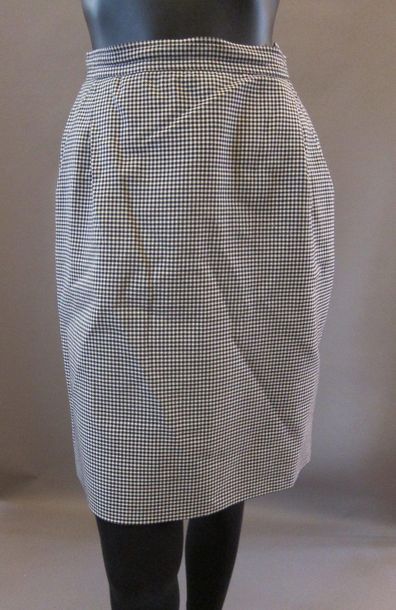 null Yves SAINT LAURENT Left Bank

Suit in houndstooth wool, comprising jacket, trousers...