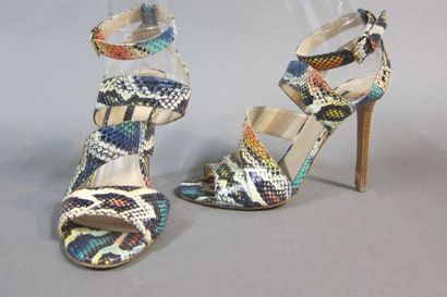 null Elie SAAB

Pair of sandals with wide stripes in a multicoloured snake-like pattern

Size:...