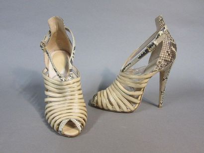 null Elie SAAB Haute Couture

Paire de sandales à multiples lanières en cuir vieux...