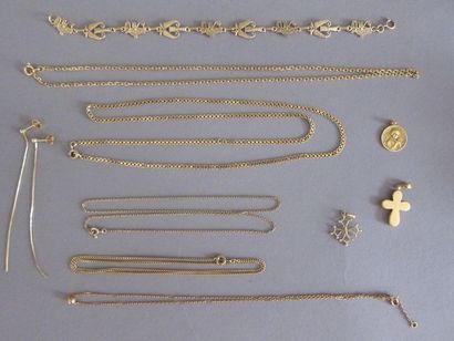 null Lot bijoux en or 18 k comprenant chaînes, pendentifs, boucles d'oreilles, bracelets.

Poids...