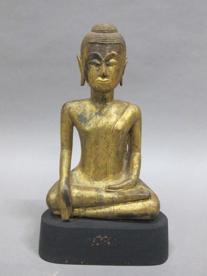 Bouddha en bois doré

Thaïlande. 

25 x 18...