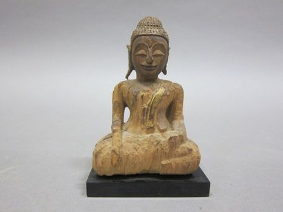 null Bouddha en bois

Thaïlande.

10 x 6 cm