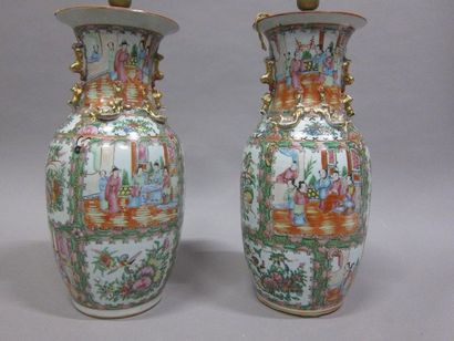 Chine XIX° siècle,

Paire de vases en porcelaine...