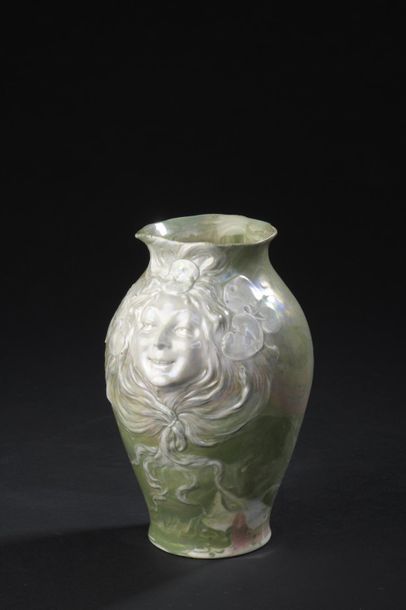 null BELGIAN LABOUR 1900

Shouldered ovoid ceramic vase with curved neck. Semi-relief...