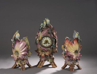 null TRAVAIL FRANÇAIS & SANTINI (watchmaker)

Budgies and flowers

Mostly polychrome...