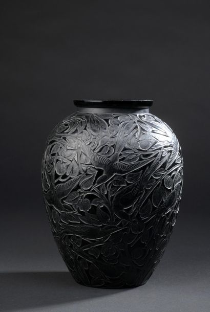 null René LALIQUE (1860-1945)

Vase « Martin pêcheurs » (1923)

Épreuve en verre...