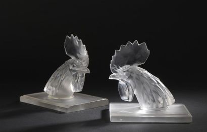 null LALIC CRYSTAL

Cock's head" bookends. 

Moulded white crystal pressed satin...