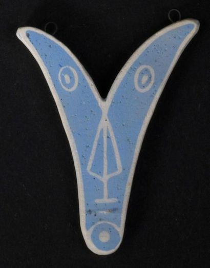 null Jean COCTEAU (1889-1963)

Terracotta pendant with reserve decoration on a blue...