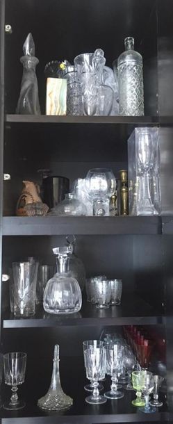 Mannette de vases en verre et cristal