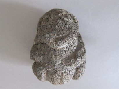 null TIKI, statuette en pierre volcanique noire.

Iles marquises.

8,5 cm.