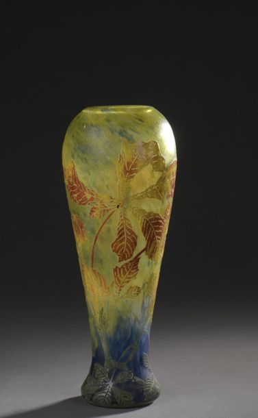 null DAUM
Slightly conical ovoid vase on base
bulbous. Marbled lined glass print
orange-yellow...
