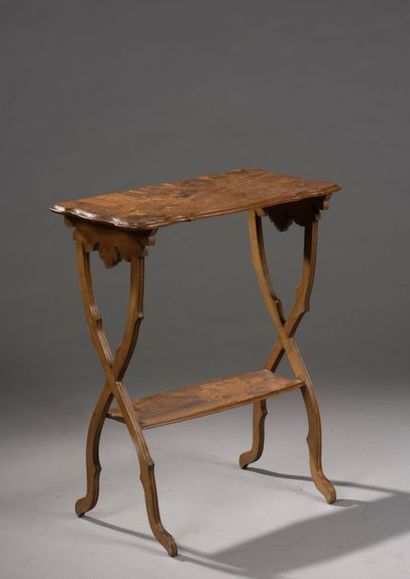 null Émile Gallé (1846-1904)

Pedestal table with inlaid naturalist base

cut and...