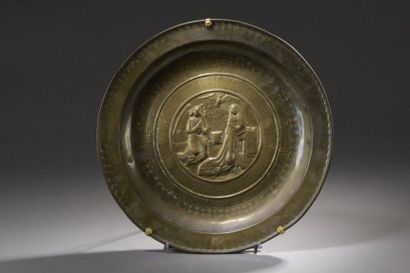  Embossed copper offering dish depicting 
the Annunciation. 
Nuremberg, 17th century....