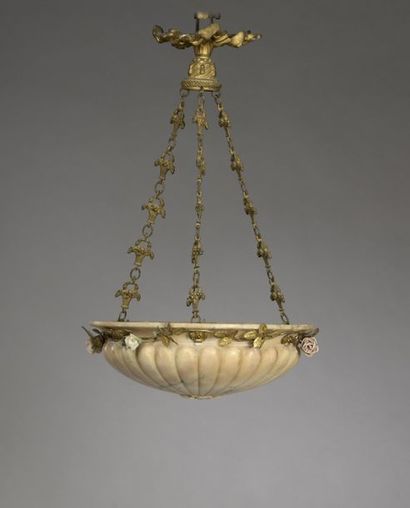  Lighting basin in pink godronné marble. 
The frame is made of a bronze branch. 
golden...
