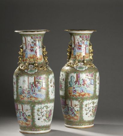 CHINE, Canton - XIXe siècle

Paire de vases...