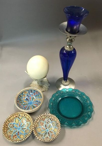 null Batch of trinkets: marmoréen glass vase, bowl, ostrich egg, lamp, dishes