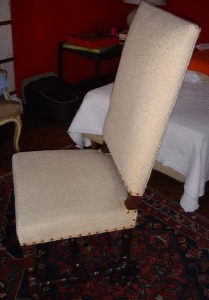null Lot de meubles : fauteuil Louis XIII et glacière