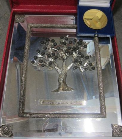 Lot of various trinkets, lot of silver plated...