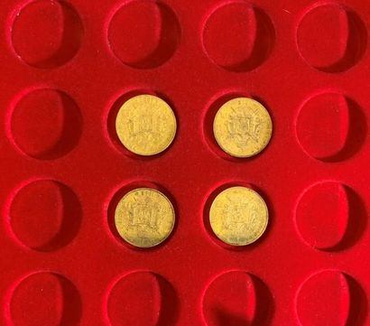 null Lot de 4 monnaies de 50 Francs français en or, Type Napoléon III tête nue. 1855...