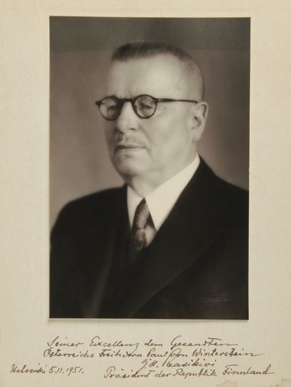 null PAASIKIVI Juho Kusti [Hämeenkoski, 1870 - Helsinki, 1956], banquier, homme d'Etat...