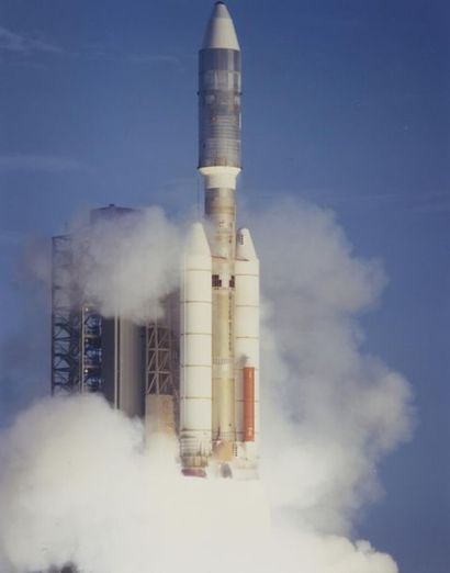 null NASA

Décollage de la fusée Titan IIIE/Centaur du Kennedy Space Center le 20...