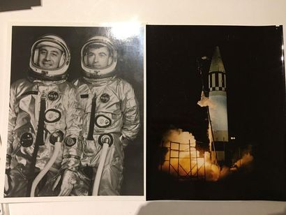 null NASA

Combination of silver prints (9), chromogenic (8), and photolithographs...