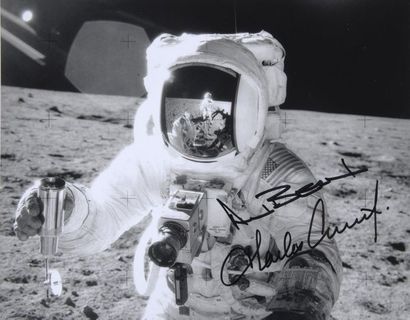 null NASA / Charles CONRAD

Apollo 12 : Alan BEAN marchant sur la lune photographié...