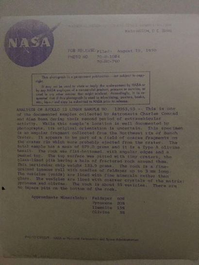 null NASA

Apollo 12 : Rocher lunaire recueilli près du 'Bench Crater"

Epreuve argentique...