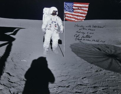 null NASA / Alan SHEPARD

Apollo 14 : Edgar Mitchell se tenant à coté du drapeau...