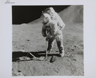 null NASA / James IRWIN

Apollo 15 : Dave SCOTT à Hadley Delta creusant le sol lunaire...