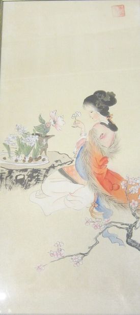 null Suite de quatre petites peintures chinoises à sujets de fleurs, personnages...