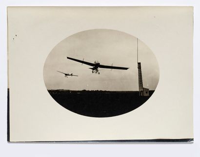 null Lucien LOTH (1885-1978)

Farman biplane n°12 at the signal mast

Monoplane turning...