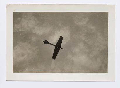  Lucien LOTH (1885-1978) 
Monoplan dans le ciel 
Semaines d’aviation à Reims, août...