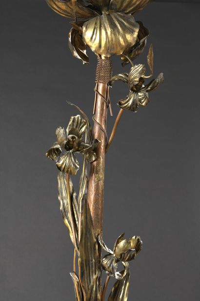 null 
FRENCH WORK 





Floor lamp " Iris " in brass and copper stamped and chased...