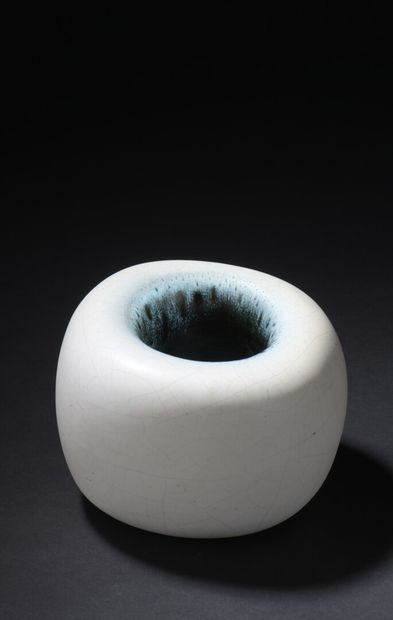  Georges JOUVE (1910-1964) 
Vase " Galet " (model created in 1957). Ceramic proof...