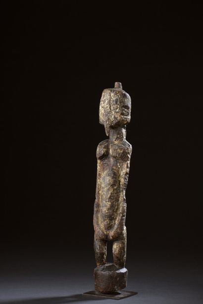 null Statue Dogon, Mali


Bois à patine brune croûteuse.


H. 36,5 cm


Effigie hermaphrodite,...