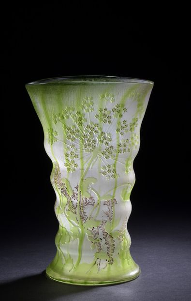  ÉTABLISSEMENTS GALLÉ (1904-1936) 
A horn-shaped vase with a flattened bulbous body...