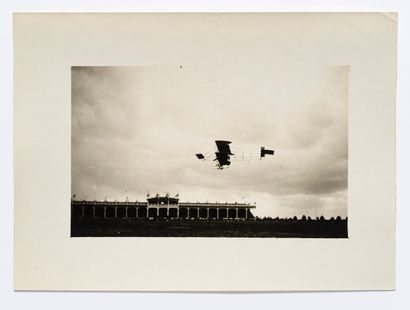  Lucien LOTH (1885-1978) 
Plane flying over the stands 
First and Second Aviation...