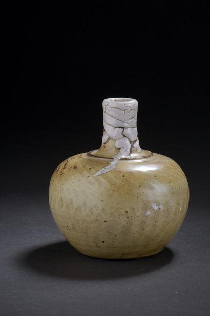  Jean CARRIÈS (1855-1894) 
Small stoneware bottle-pot with spherical body and curved...