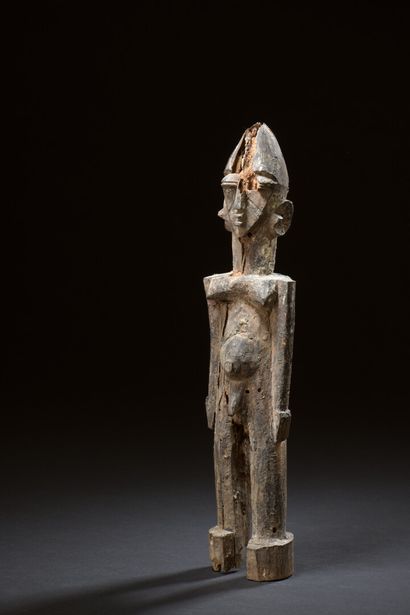  Lobi statuette, Burkina Faso 
Wood with brown patina, traces of black pigments,...