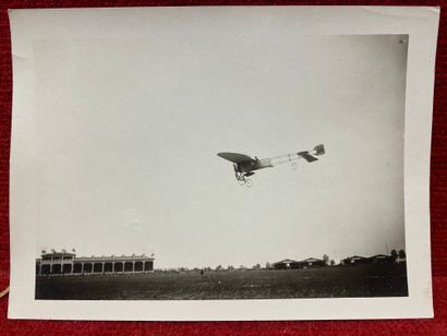 null Lucien LOTH (1885-1978)


Avion qui survole les tribunes


Première et deuxième...